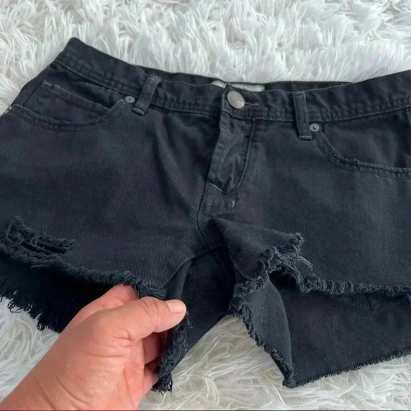 Free People Womens Shorts Black True Distressed Denim Size 25 - Picture 6 of 10